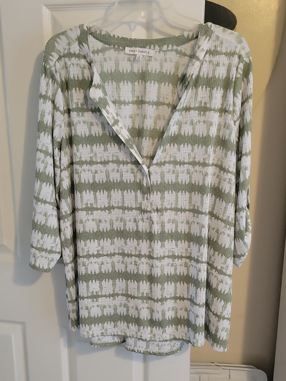 Emily Daniels Sz1X Green & White Patterned V-Neck 3/4 Sleeve Sheer Tunic Top